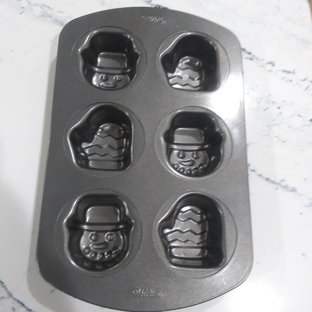 Wilton Mini Snowman and Mitten Pan
